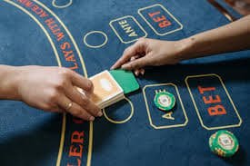 Live dealer spinning European roulette wheel at tnb11.com studio